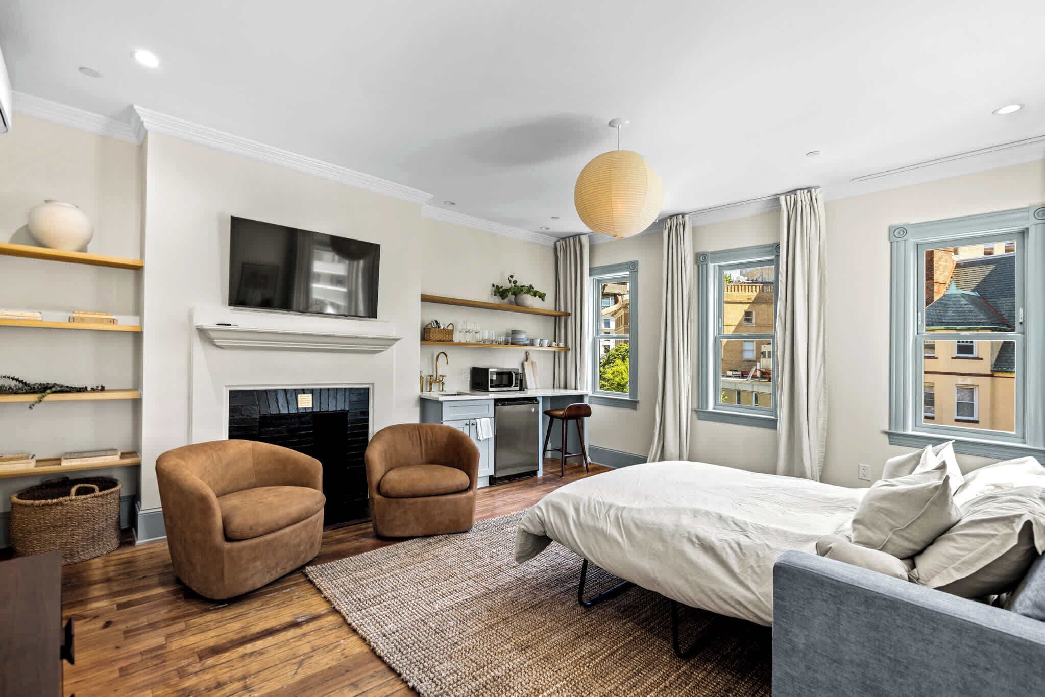 1 bedroom, desk, WiFi, bed sheets