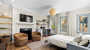1 bedroom, desk, WiFi, bed sheets