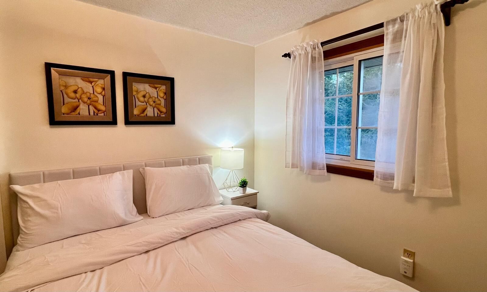 3 soverom, safe på rommet, strykejern/-brett og wi-fi (inkludert)