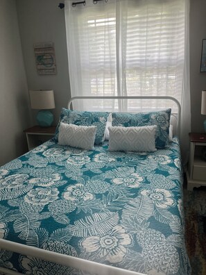 3 Schlafzimmer, Schreibtisch, Bügeleisen/Bügelbrett, Reisekinderbett