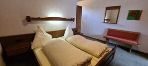 1 quarto, Wi-Fi de cortesia, roupa de cama