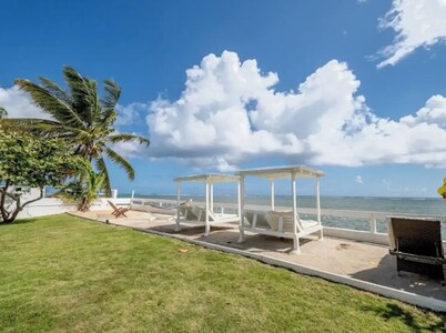 Luxurious Oceanfront Villa + Pool l Casa Blanca