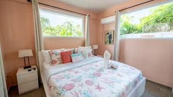 6 bedrooms, iron/ironing board, WiFi, bed sheets