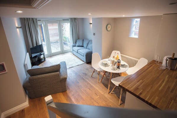 Dining - Castle Cottage situated in the Bailgate, right in the heart of Historic LIncoln (Lincoln)