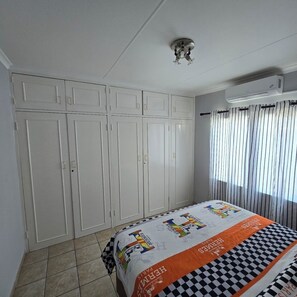 2 slaapkamers, een strijkplank/strijkijzer, wifi, beddengoed