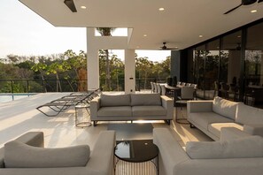 المنطقة المحيطة بالمنشأة