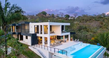 Luxurious Dream 5 bedroom Villa on Costa Rican Coast with breathtaking views