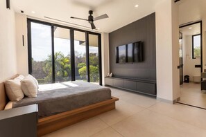 5 habitaciones, tabla de planchar con plancha, cuna de viaje y wifi