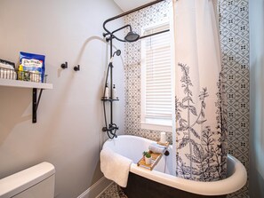Bathroom - Marietta Square's Home Away! (Marietta)