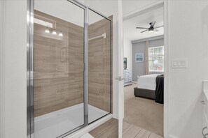 12 habitaciones, tabla de planchar con plancha, wifi y ropa de cama 