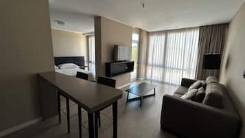 In-room safe, free WiFi