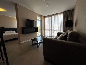 Deluxe Studio Suite, Lake View