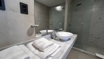 In-room safe, free WiFi