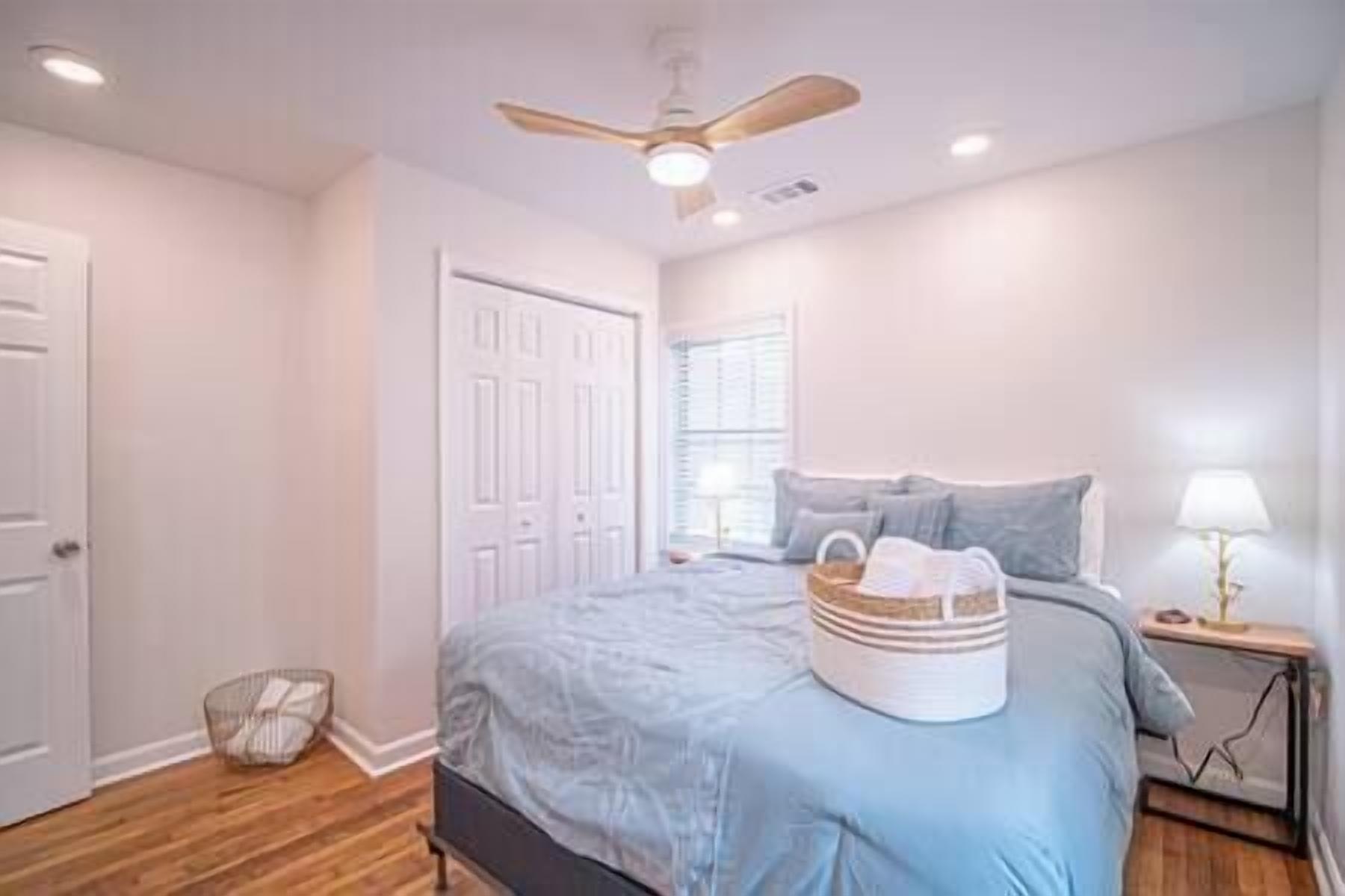 2 多间卧室、熨斗/熨衣板、WiFi、床单