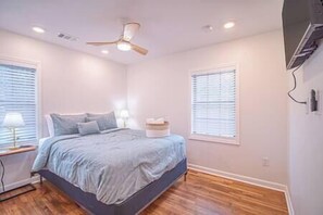 2 habitaciones, tabla de planchar con plancha, wifi y ropa de cama 