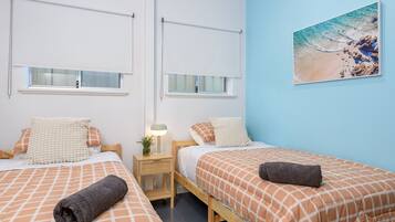 4 bedrooms, desk, bed sheets