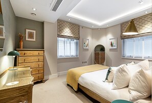 4 chambres, bureau, fer et planche à repasser, accès Internet