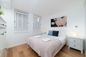 2 bedrooms, iron/ironing board, free WiFi, bed sheets - Unique Notting Hill Garden Flat near Portobello (London)