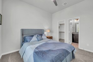 4 habitaciones, escritorio, tabla de planchar con plancha y wifi 