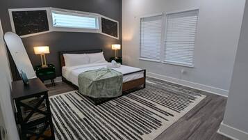 2 dormitorios, escritorio, tabla de planchar con plancha y wifi