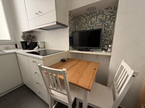Fridge, stovetop, coffee/tea maker, cookware/dishes/utensils