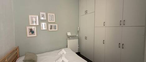 Iron/ironing board, free WiFi, bed sheets