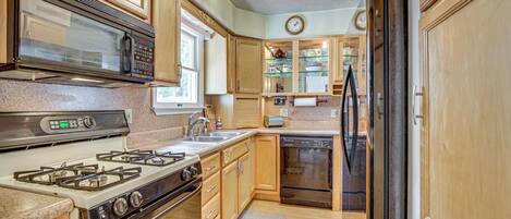 Fridge, microwave, stovetop, dishwasher