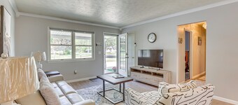 Peaceful Home Near Youngstown: Fenced Backyard!