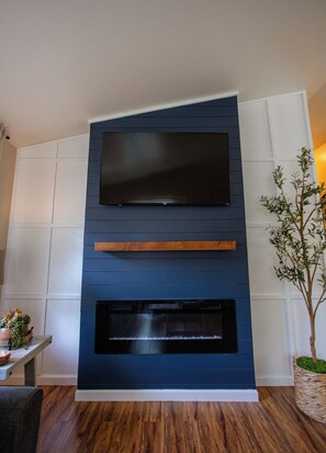 Interior - Beautiful 2-bedroom condo in serene Three Rivers near Park Entrance (Three Rivers)