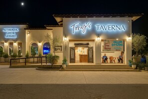 Exterior detail - Beautiful 2-bedroom condo in serene Three Rivers near Park Entrance (Three Rivers)