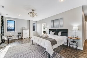 5 bedrooms, iron/ironing board, WiFi, bed sheets