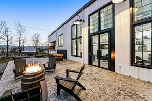 Terrace/patio - A showpiece, modern, lake-view marvel w/ Hot Tub, Chef's Kitchen (Hammondsport)