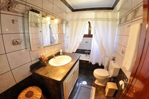 Deluxe House, Garden View | Bathroom - Villa Eleni Peritheia by Corfu Escapes (Corfu)