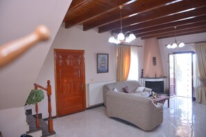 Deluxe House, Garden View | Living area | Flat-screen TV - Villa Eleni Peritheia by Corfu Escapes (Corfu)