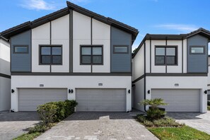 Exterior - Last Minute Disney Getaway! Private Pool & Game Room. Book Now! #119737 (Orlando)