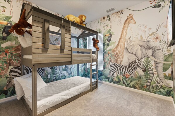 5 bedrooms, iron/ironing board, WiFi, bed sheets