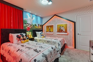 10 slaapkamers, een strijkplank/strijkijzer, wifi, beddengoed