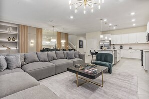 Smart TV, fireplace - Last Minute Disney! Private Pool, Hot Tub & Themed Bedrooms. Book Now! #119731 (Orlando)