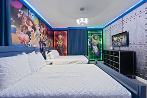 8 bedrooms, iron/ironing board, WiFi, bed sheets - Last Minute Disney! Private Pool, Hot Tub, Game Room & Themed Bedrooms. Book Now! #120841 (Orlando)