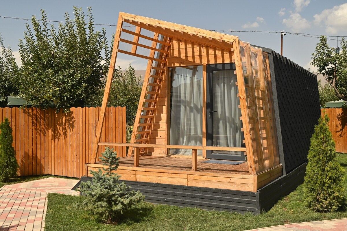 Deluxe Cottage, Mountain View | 1 bedroom, hypo-allergenic bedding available, down comforters