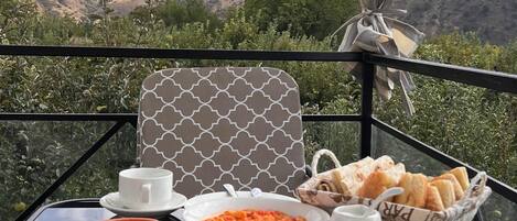 Free daily local cuisine breakfast