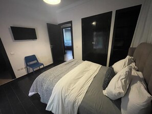 3 makuuhuonetta, silitysrauta/-lauta, Wi-Fi, vuodevaatteet