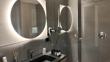Junior Apartment | 1 bedroom, in-room safe, desk, laptop workspace
