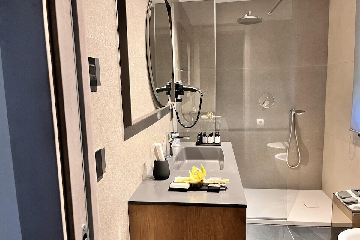 Junior Apartment | 1 bedroom, in-room safe, desk, laptop workspace