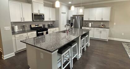 Charming 3-bedroom townhouse in Cary/Raleigh.