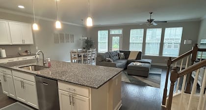 Charming 3-bedroom townhouse in Cary/Raleigh.