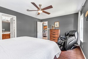 3 soverom, safe på rommet, skrivebord og strykejern/-brett