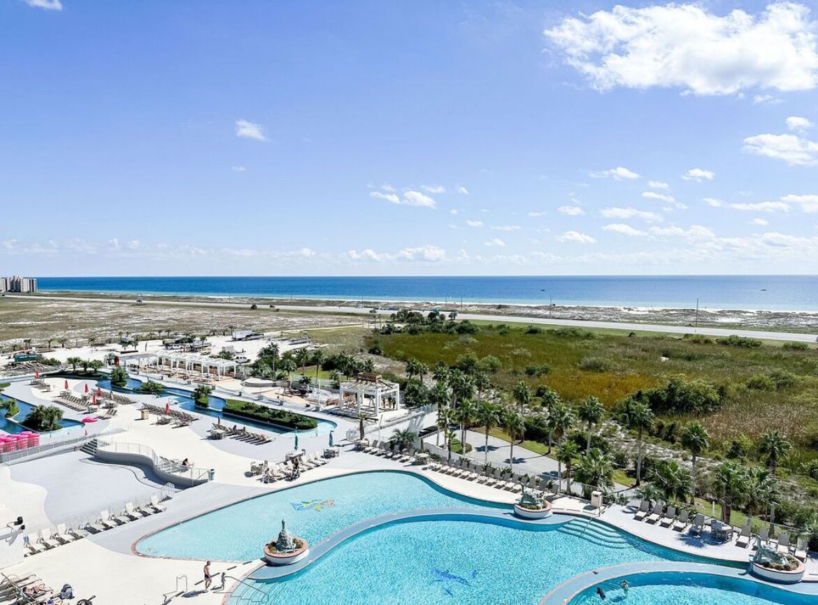 من حمّامات السباحة المغطاة، حمّام سباحة خارجي