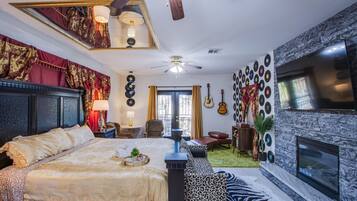 7 soverom, skrivebord, strykejern/-brett og reiseseng for barn