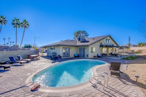 Pool - The Oasis, a Vegas Villa (Las Vegas)